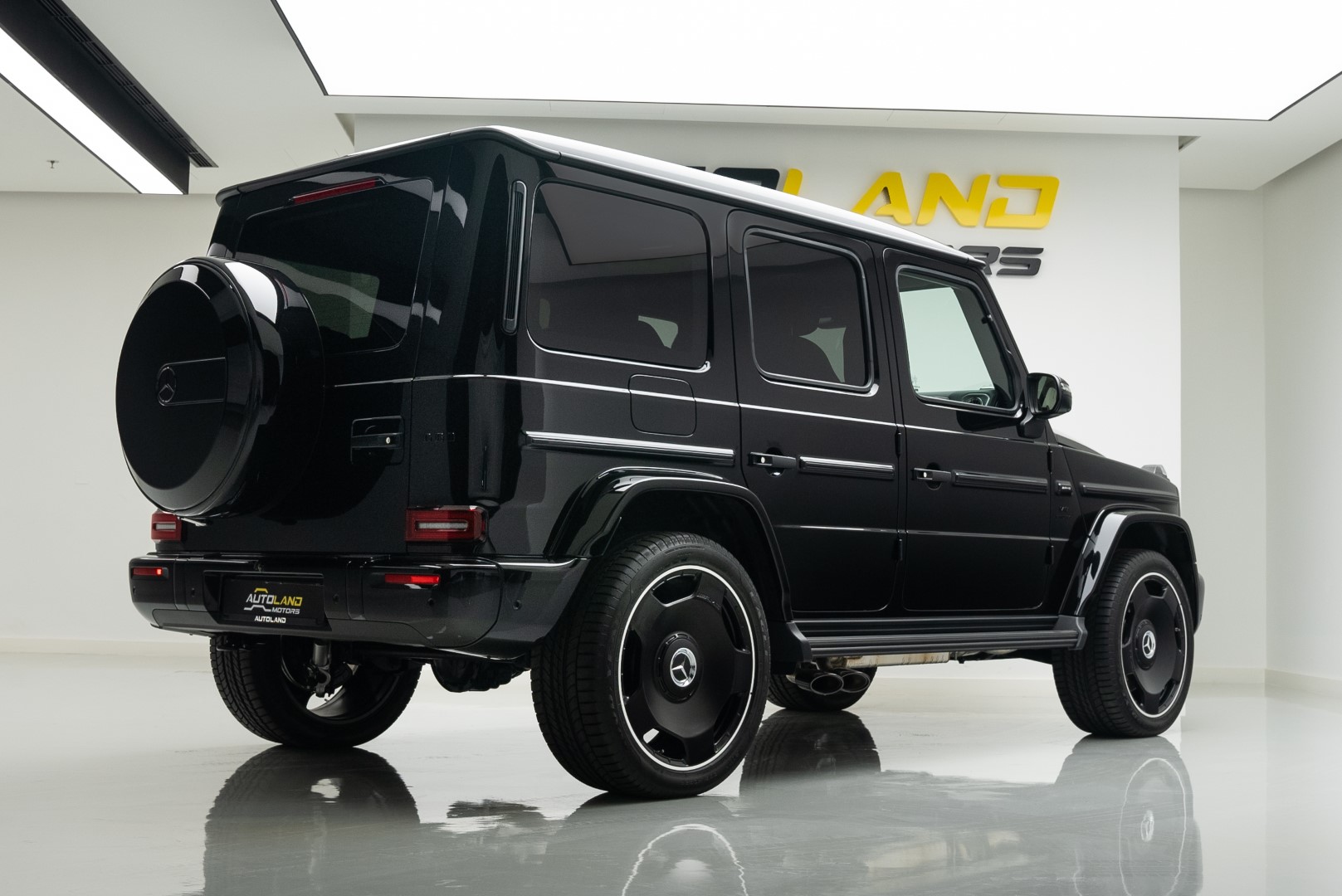 2025 MERCEDES BENZ G63 AMG | EXTENDED NIGHT PACKAGE | MANUFAKTUR NAPPA LEATHER DIAMOND QUILT | REAR